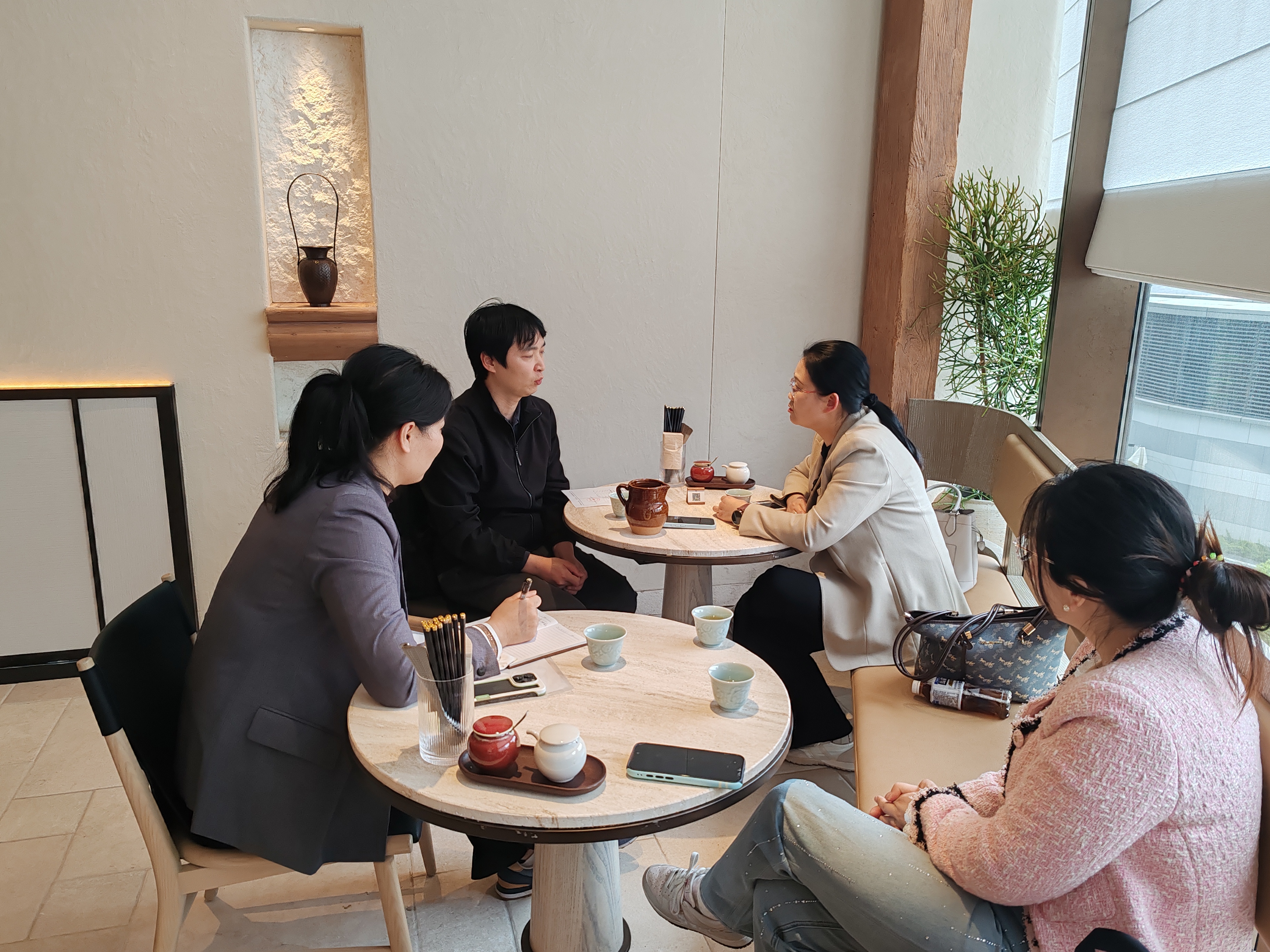 图二:调研团队走访苏小柳(上海)餐饮管理有限公司